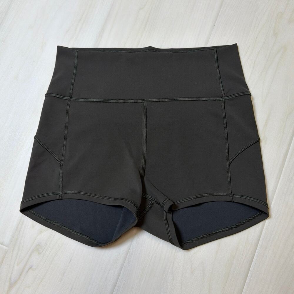 Lululemon In Movement Short 2.5" - Picture 7 of 8